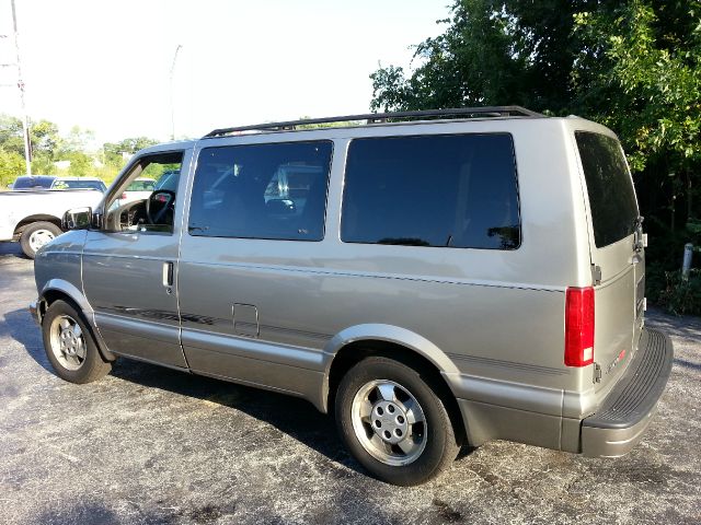 Chevrolet Astro 2003 photo 2