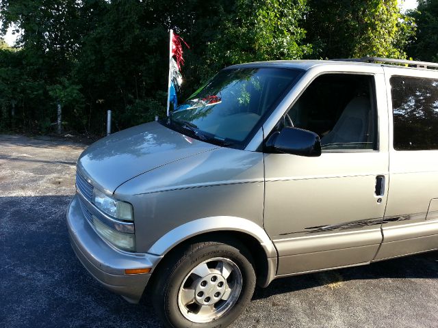 Chevrolet Astro 2003 photo 3