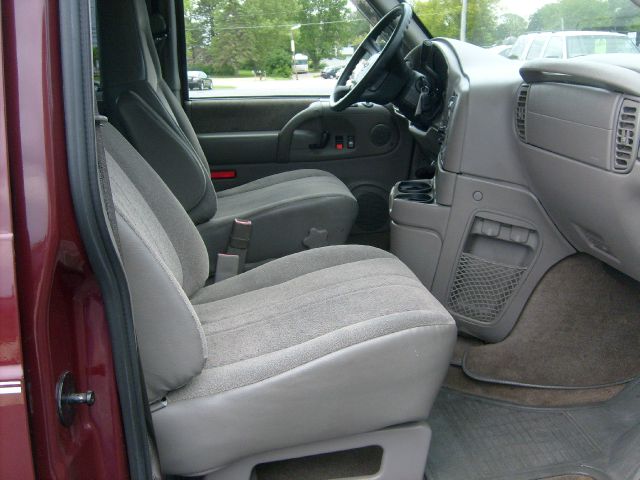 Chevrolet Astro 2003 photo 2