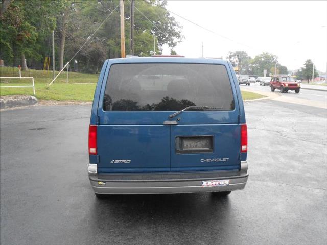 Chevrolet Astro 2003 photo 2