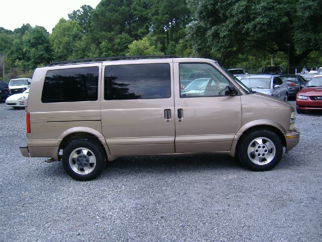 Chevrolet Astro 2003 photo 1