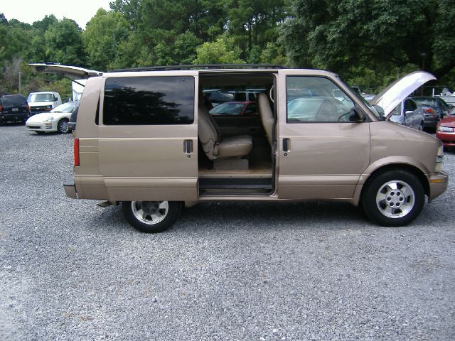 Chevrolet Astro 2003 photo 2