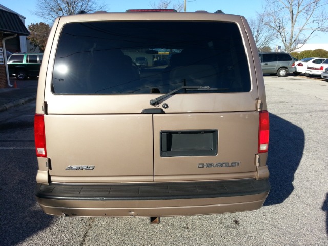 Chevrolet Astro 2003 photo 3