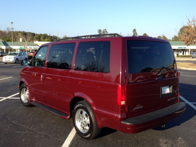 Chevrolet Astro 2003 photo 2