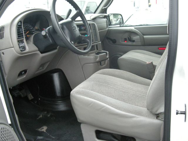 Chevrolet Astro 2003 photo 2