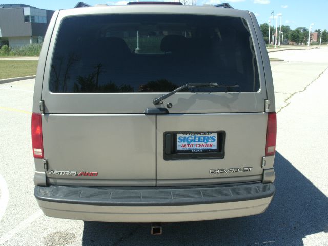 Chevrolet Astro 2003 photo 1