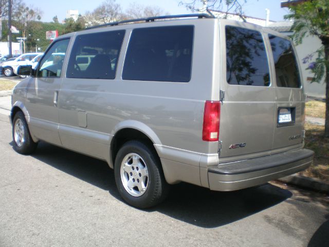Chevrolet Astro 2004 photo 2