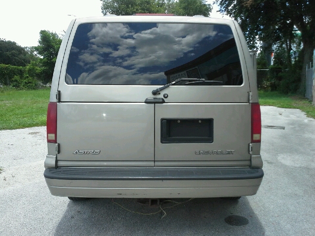 Chevrolet Astro 2004 photo 1