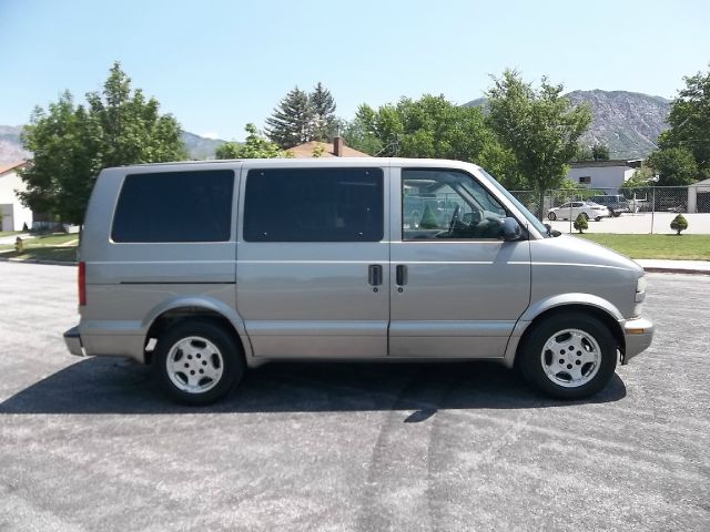 Chevrolet Astro 2004 photo 3