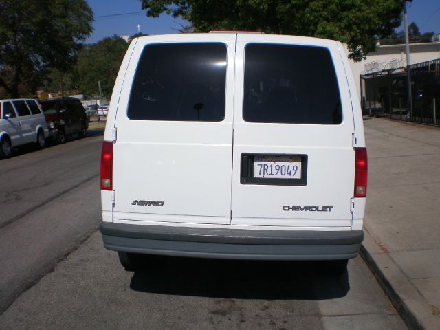 Chevrolet Astro Cargo 2005 photo 2