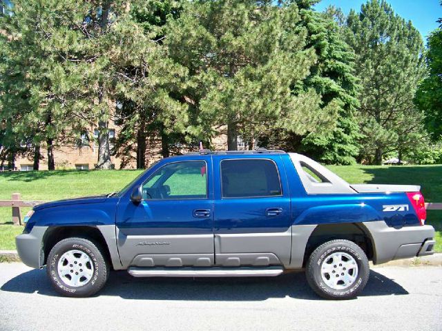 Chevrolet Avalanche 2002 photo 2