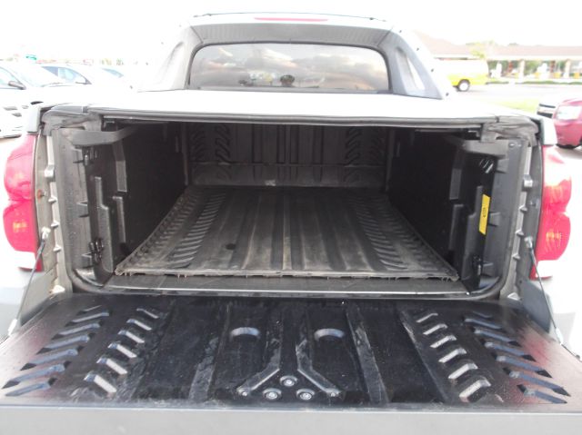Chevrolet Avalanche 2002 photo 17