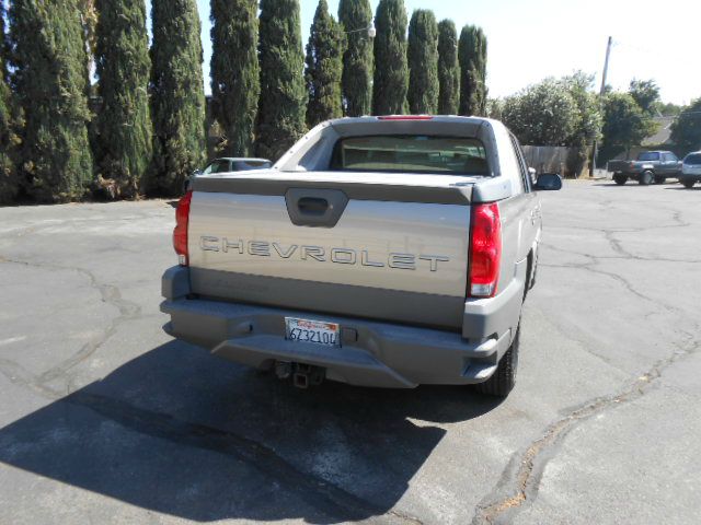 Chevrolet Avalanche 2002 photo 2