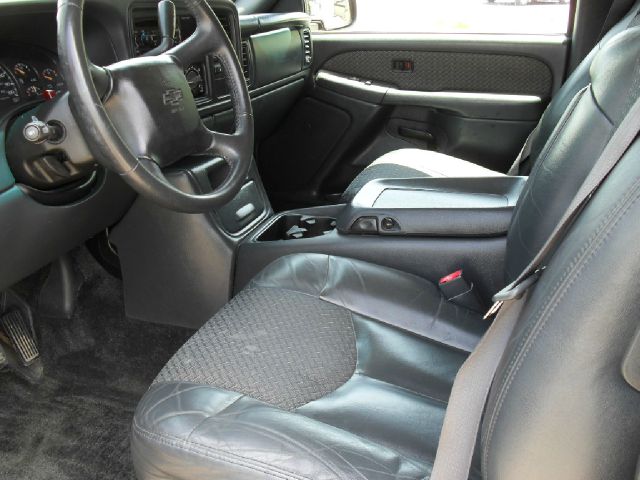 Chevrolet Avalanche C350 4dr Sdn 3.5L Sport RWD Sedan Pickup Truck