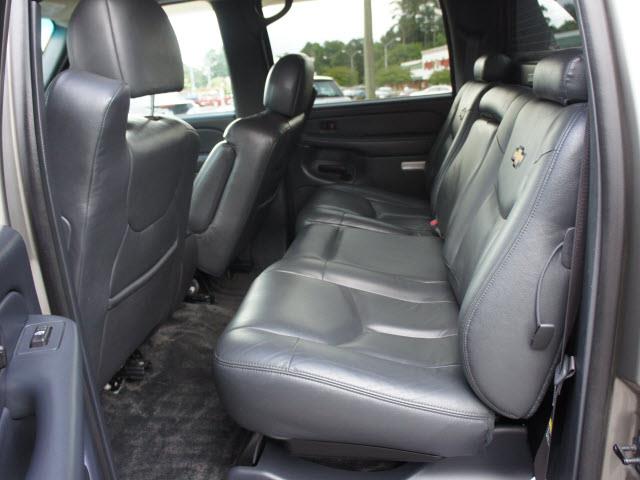 Chevrolet Avalanche 2002 photo 2