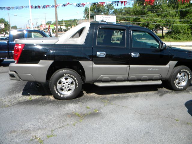 Chevrolet Avalanche 2002 photo 2