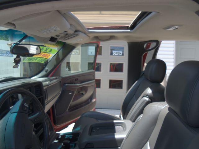 Chevrolet Avalanche C350 4dr Sdn 3.5L Sport RWD Sedan Pickup Truck