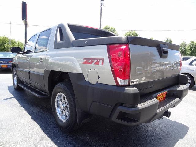 Chevrolet Avalanche 1500 Xcab Sbox 318 5spd 4x4 Pickup Truck