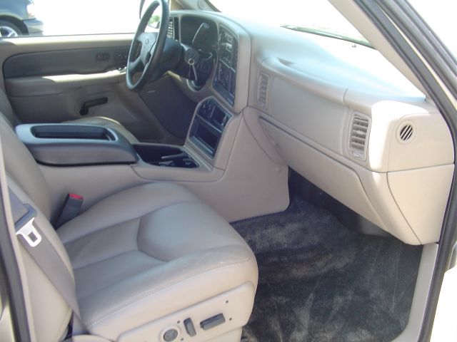 Chevrolet Avalanche C350 4dr Sdn 3.5L Sport RWD Sedan Pickup Truck