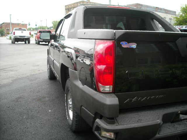 Chevrolet Avalanche 2003 photo 2