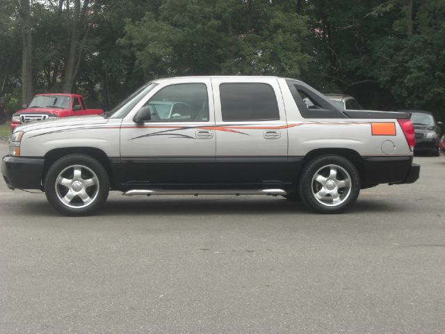 Chevrolet Avalanche C350 4dr Sdn 3.5L Sport RWD Sedan Pickup Truck