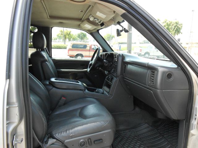 Chevrolet Avalanche C350 4dr Sdn 3.5L Sport RWD Sedan Pickup Truck