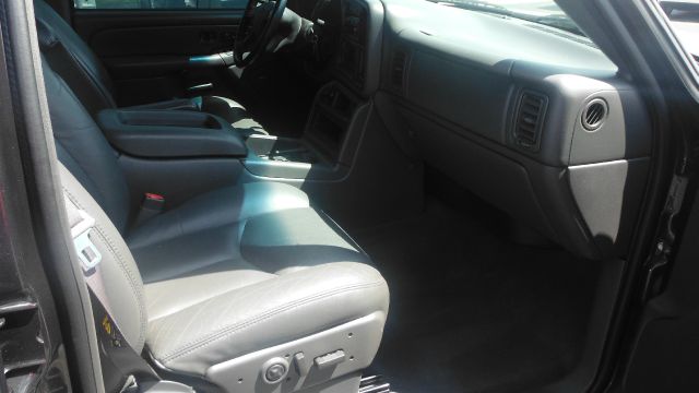 Chevrolet Avalanche C350 4dr Sdn 3.5L Sport RWD Sedan Pickup Truck