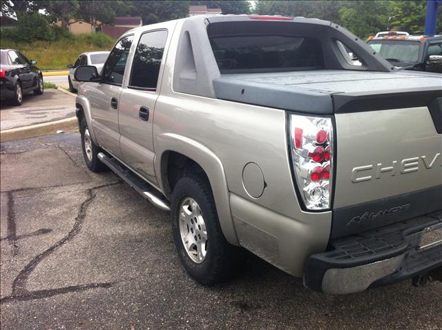 Chevrolet Avalanche C350 4dr Sdn 3.5L Sport RWD Sedan Pickup Truck