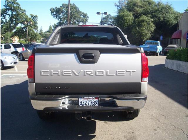 Chevrolet Avalanche 2004 photo 3
