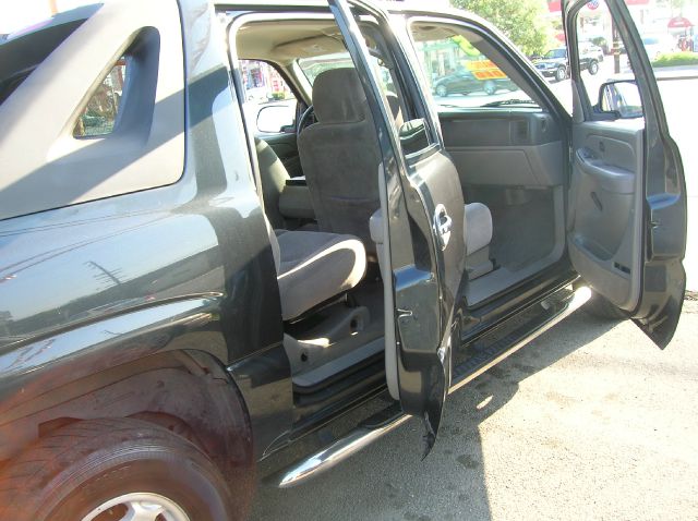 Chevrolet Avalanche 2005 photo 2