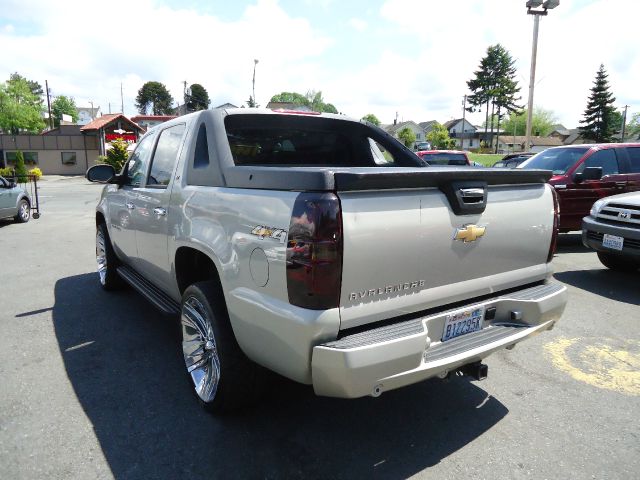 Chevrolet Avalanche 2005 photo 2