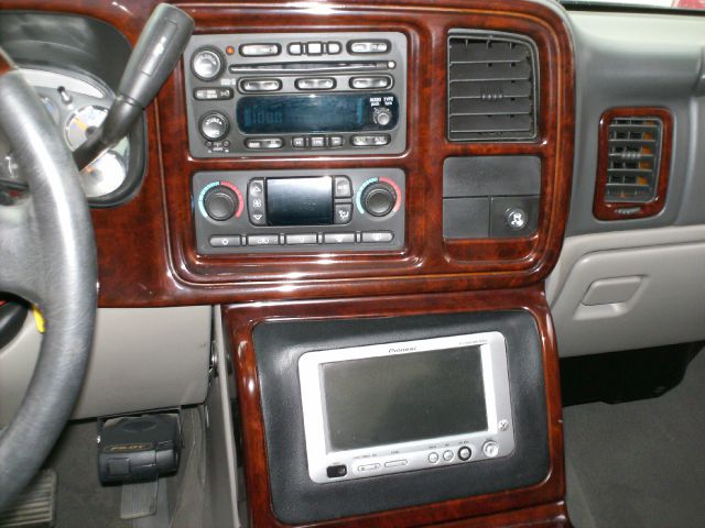 Chevrolet Avalanche C350 4dr Sdn 3.5L Sport RWD Sedan Pickup Truck