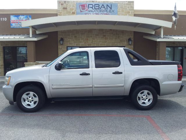 Chevrolet Avalanche 3.2 Pickup Truck