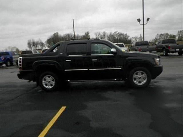 Chevrolet Avalanche 2008 photo 3