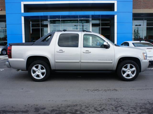 Chevrolet Avalanche 2008 photo 3