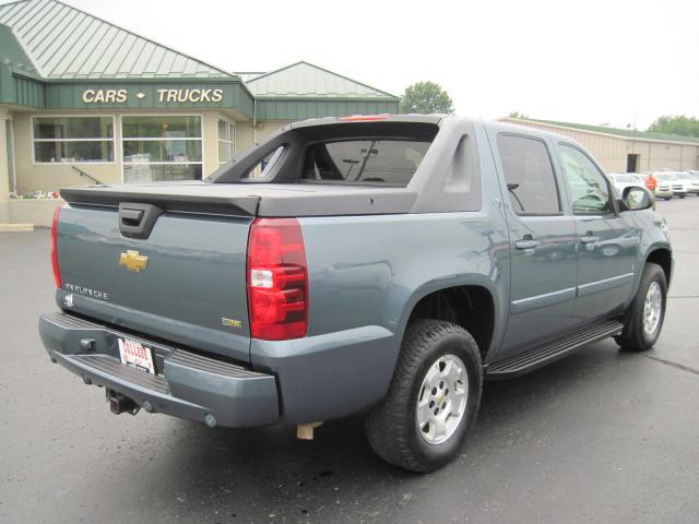 Chevrolet Avalanche 4dr Sdn I4 CVT 2.5 Pickup