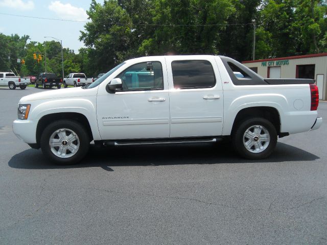 Chevrolet Avalanche 2010 photo 3