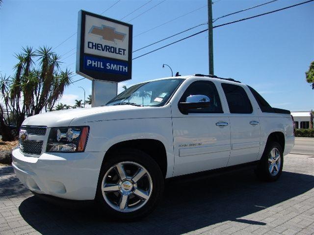 Chevrolet Avalanche 2011 photo 3