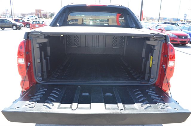 Chevrolet Avalanche 2011 photo 2