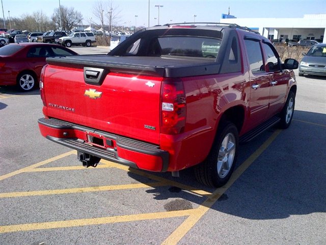 Chevrolet Avalanche 2011 photo 1