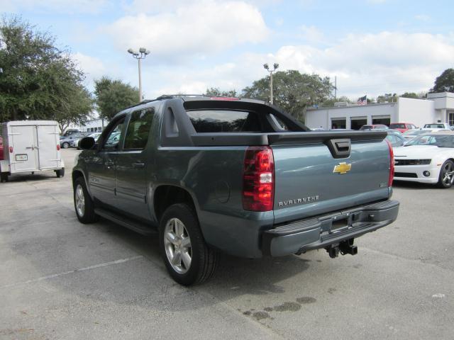 Chevrolet Avalanche 2011 photo 5