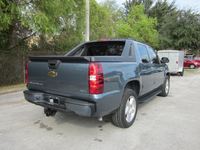 Chevrolet Avalanche 2011 photo 9