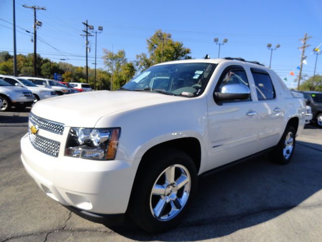 Chevrolet Avalanche 2011 photo 1