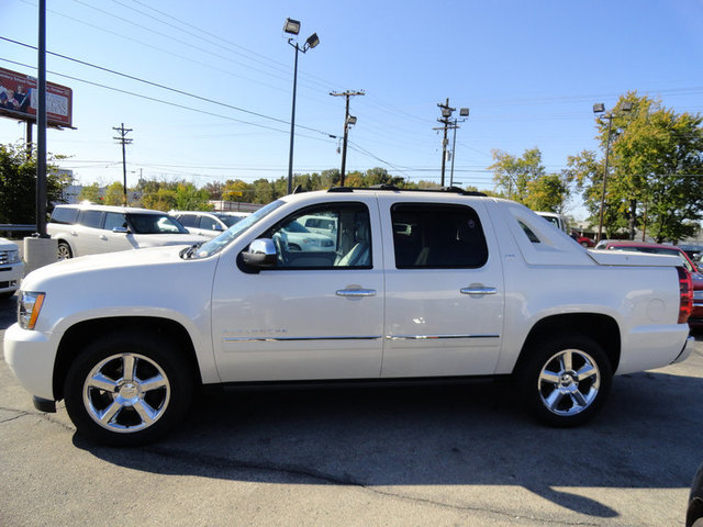 Chevrolet Avalanche 2011 photo 3