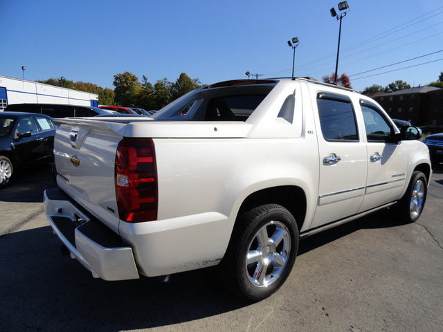 Chevrolet Avalanche 2011 photo 4