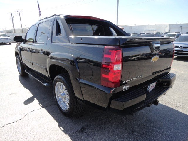 Chevrolet Avalanche 2011 photo 1