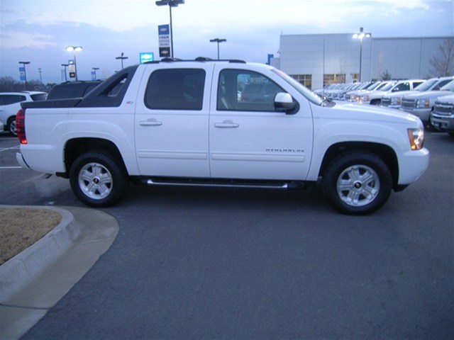 Chevrolet Avalanche 2011 photo 1