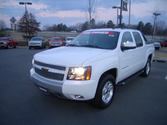 Chevrolet Avalanche 2011 photo 3