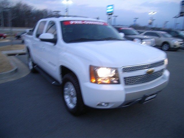 Chevrolet Avalanche 2011 photo 4