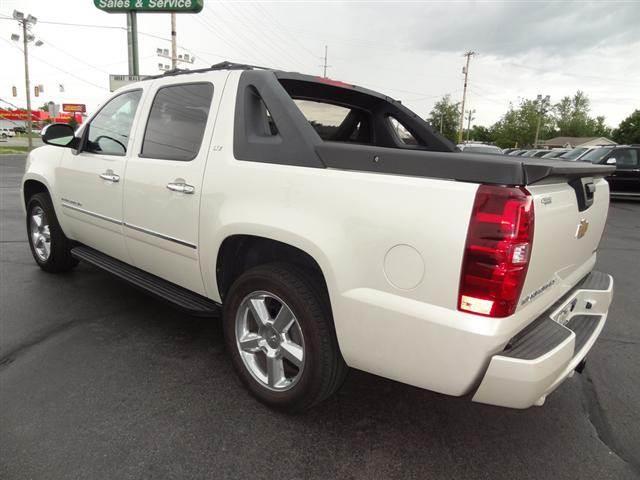 Chevrolet Avalanche 2011 photo 8